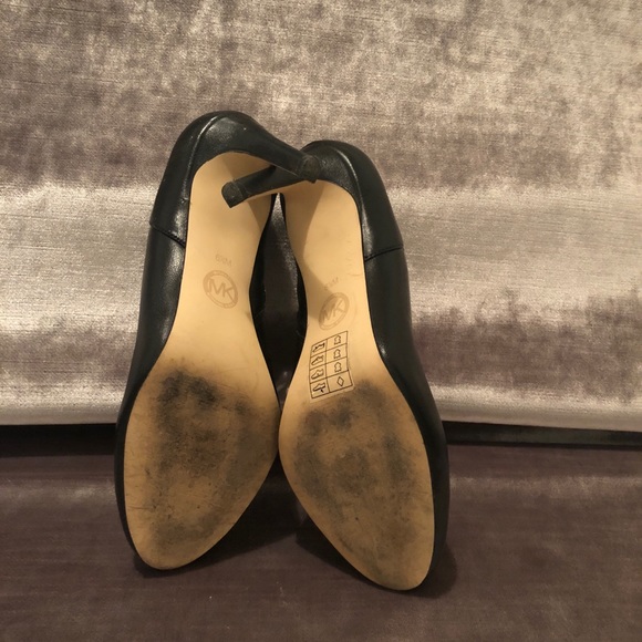 Michael Kors 6.5 black leather ankle booties - Picture 5 of 7